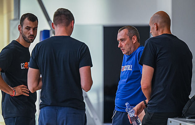 Basketbalisté pokračují v přípravě na ME už bez Vyorala a Karnika