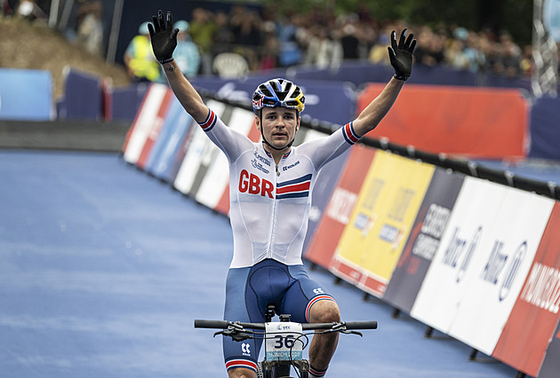 Pidcock v Česku. Místo auta přijel na kole. Nyní chce znovu vládnout