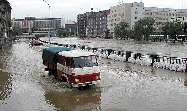Denisovo nábeí v Plzni bylo v srpnu 2002 zcela pod vodou. Tisíciletá voda se...