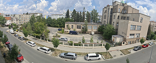 Nový vlastník areálu bývalé porodnice v Plzni na Slovanech usiluje o zru�ení...