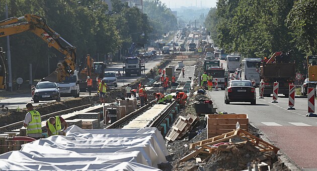Rekonstrukce tramvajové trati na Opavské ulici v Ostrav Porub v srpnu 2022.