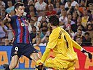 Útoník Barcelony Robert Lewandowski v zápase proti týmu Rayo Vallecano ve...