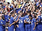 Hrái Chelsea slaví gól proti Tottenhamu v zápase anglické Premier League.