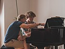 Sv muzikln dovednosti v Kromi piluje edestka hudebnk a student.