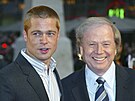 Herec Brad Pitt se zesnulým reisérem Wolfgangem Petersenem na erveném koberci...