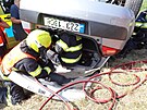 Pi dopravní nehod u Zubí se srazilo osobní auto se sanitkou (srpen 2022)