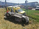 Pi dopravní nehod u Zubí se srazilo osobní auto se sanitkou (srpen 2022)