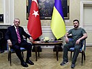 Ukrajinský prezident Volodomyr Zelenskyj se ve Lvov seel s tureckým...