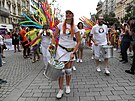 Z Václavského námstí vyráí tisíce lidí v prvodu hrdosti Prague Pride.(13....