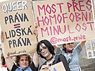 Na Prague Pride bylo k vidní mnoho transparent, které nesly mylenky práv...