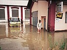 Povodn 2002: Autobazar v Argentinské ulici