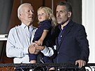 Prezident Joe Biden s vnukem Beau a synem Hunterem Bidenem (Washington, 4....
