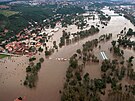 Praha, Trója - záplavy. Letecký snímek bhem povodní. 14. srpna 2002.