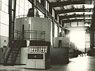 Hala elektrárny Orlík se soustrojími v roce 1965