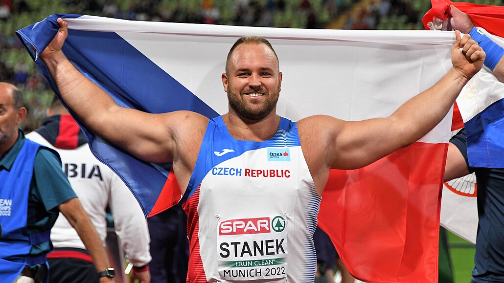 Koula Tomá Stank se raduje z bronzu na mistrovství Evropy v Mnichov.