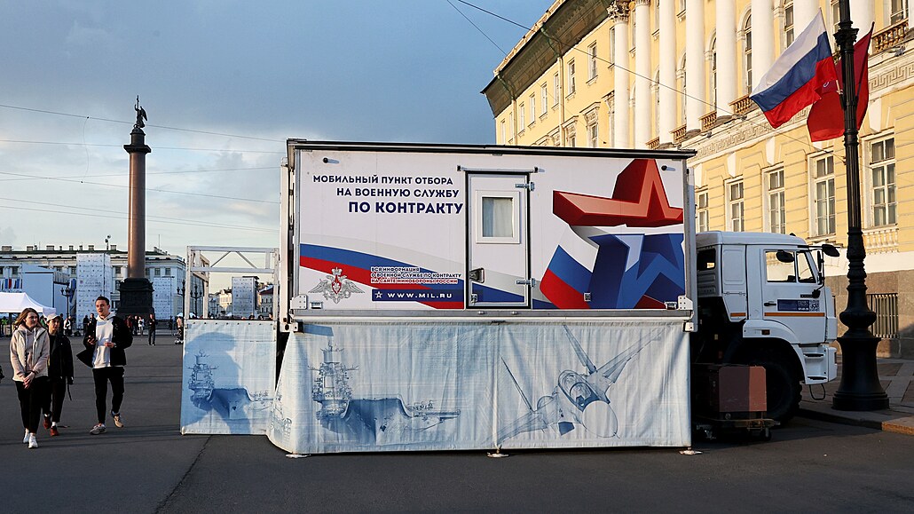 Mobilní náborové centrum ruské armády v Petrohrad