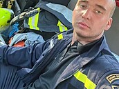 Profesionální hasič Tomáš Knobloch si od požáru v Hřensku odskočil k narození...