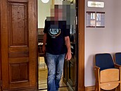 Muže z Hodonínska soudí za znásilnění třináctileté dcery. (10. 8. 2022)
