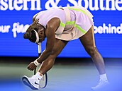 Serena Williamsová během zápasu s Emmou Raducanuovou v Cincinnati.