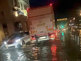 Hasii v Marseille mli mezi pl desátou veer a plnocí záplavu telefonát a...
