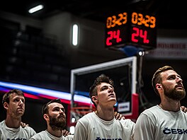 �e�tí basketbalisté Jan Veselý, David Jelínek, Vít Krej�í a Martin K�í� (zleva)...