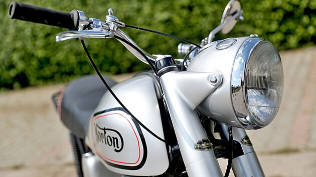 Motocykl znaky Norton.