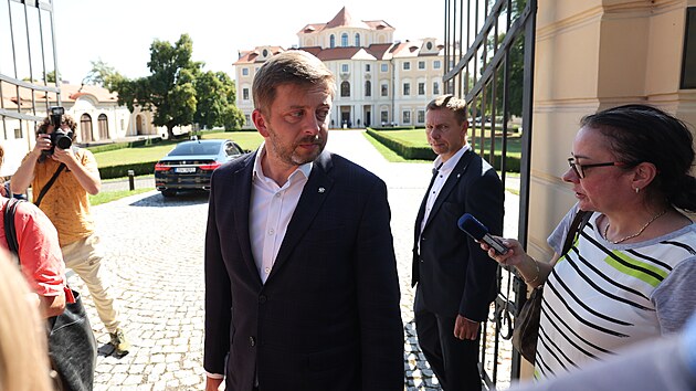 Ministr vnitra Vít Rakušan před jednáním vlády na zámku Liblice u Mělníka. (16. srpna 2022)