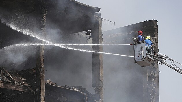Armnt zchrani pracuj v Jerevanu na mst, kde vybuchl sklad pyrotechniky. (15. srpna 2022