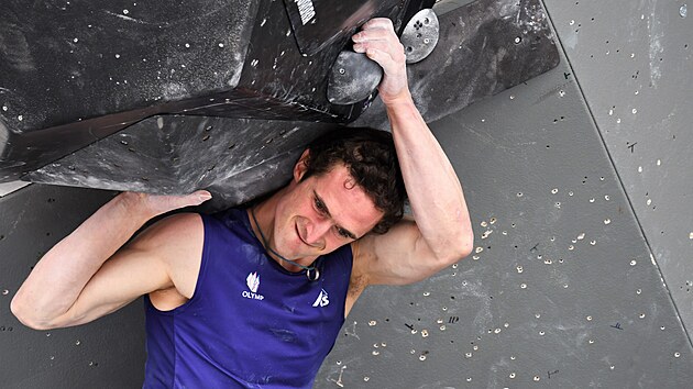 Český lezec Adam Ondra v úvodní boulderingové části kombinace na mistrovství Evropy v Mnichově