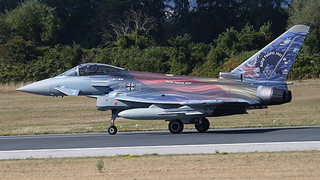 Letoun Eurofighter nmeck Luftwaffe se specilnmi barvami pro cvien v indo-pacifick oblasti