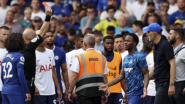 Trenr Chelsea Thomas Tuchel i kou Tottenhamu Antonio Conte dostali po vzjemnm utkn ervenou kartu.