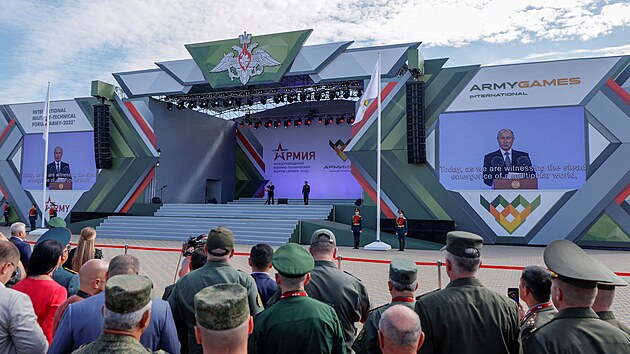Rusk prezident Vladimir Putin hovo na fru Armija-2022 nedaleko Moskvy. (15. srpna 2022)