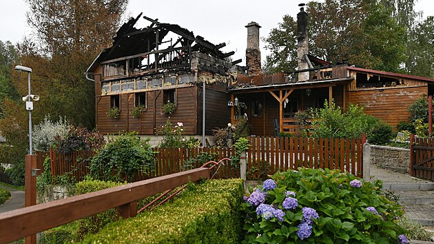 Lid evakuovan z Henska a jeho st Mezn a Mezn Louka se zaali vracet tm po tech tdnech dom, odkud je vyhnal rozshl lesn por. 
(13. srpna 2022)