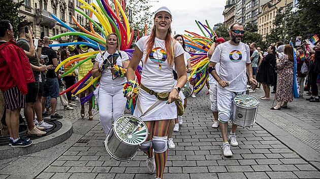Průvod hrdosti sexuálních menšin Prague Pride vyrazil po 13:00 z Václavského náměstí a zamířil na Letnou. (13. srpna 2022)