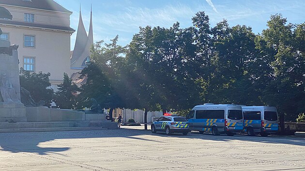 Prask policie evakuuje budovu ministerstva zdravotnictv na Palackho nmst. Anonym zde nahlsil bombu. (11. srpna 2022)
