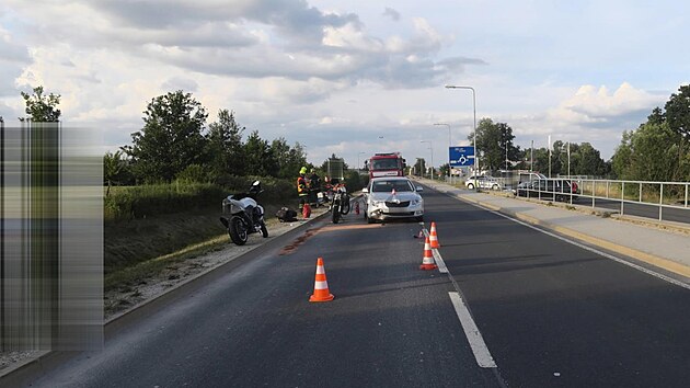 Pi nehod ve Skaln narazil idi osobnho automobilu do dvou dostavench motorek.