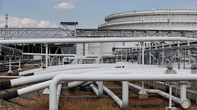Centrln tankovit ropy Mero, kter pepravuje ropu ropovodem Druba. Nelahozeves, 10. srpna 2022.