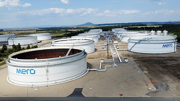 Centrální tankoviště ropy společnosti Mero v Nelahozevsi, které přepravuje ropu ropovodem Družba. (10. srpna 2022)
