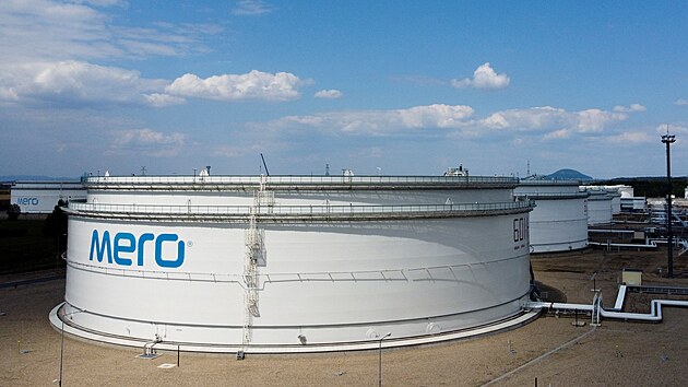 Centrální tankoviště ropy Mero, které přepravuje ropu ropovodem Družba. Nelahozeves, 10. srpna 2022.