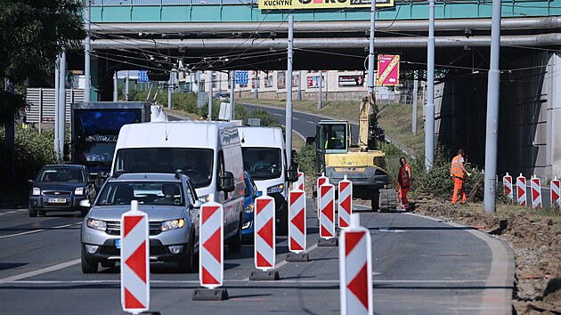 Opravy na křižovatce ulic U Prazdroje a Jateční v Plzni komplikovaly dopravu. (8. 8. 2022).