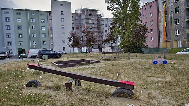 Rekonstrukce bloku dom a veejnho prostranstv mezi ulicemi Plachho a Korandova v Plzni.  
(15. 8. 2022)