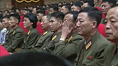 Severokorejtí poslanci pláou pi projevu sestry Kim ong-una
