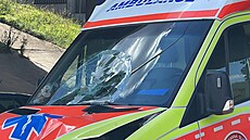 Dopravní nehoda sanitního vozu a chodce uzavřela Rozvadovskou spojku u nájezdu...