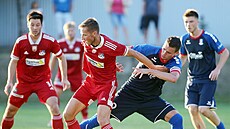 Hrá�i Velkého Mezi�í�í a Blanska v utkání MSFL (Moravskoslezské fotbalové ligy)