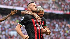 Útoník AC Milán Ante Rebic slaví gól v zápase italské Serie A proti Udinese.