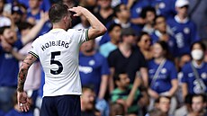 Záloník Tottenhamu Pierre-Emile Hojbjerg slaví gól proti Chelsea v zápase...