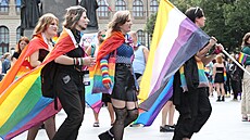 Účastníci průvodu hrdosti Prague Pride se scházejí na Václavském náměstí. (13....