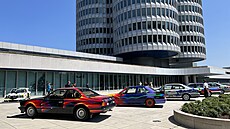 Slavná budova BMW v Mnichov slaví padesátiny. Pro její specifický tvar ji...