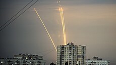 Rakety z ruského Bělgorodu nad Charkovem. (15. srpna 2022)