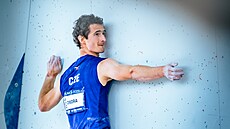 Soustředěný český lezec Adam Ondra na mistrovství Evropy v Mnichově soutěží v...